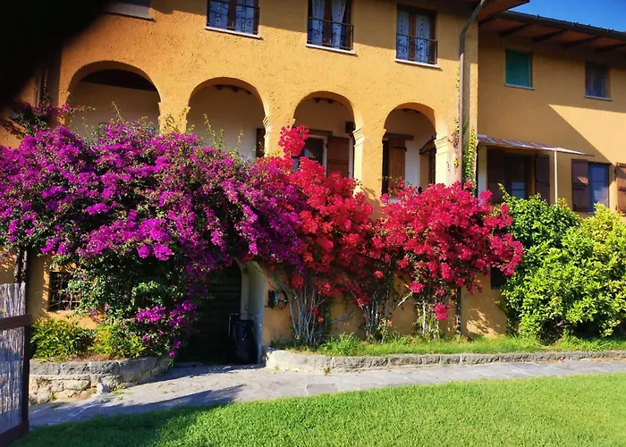 Il Carnasciale Pieve Di -bouganville- Ferienhaus Camaiore